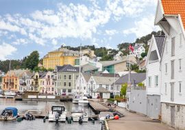 Lais Puzzle - Am Wasser in der Stadt Farsund in Südnorwegen - 1.000 Teile