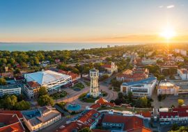 Lais Puzzle - Europa Ungarn Siofok Plattensee. Stadtbild. Sonnenuntergang. Wasserturm. Panorama. Stadtbibliothek.  - 1.000 Teile