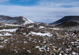 Lais Puzzle - Das Nátthagi-Tal zwischen den Bergen Borgarfell und Langihryggur in der Nähe der Stadt Grindavik im Südwesten Islands - 1.000 Teile