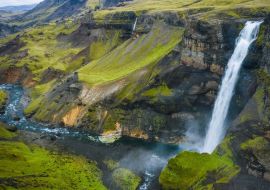 Lais Puzzle - Schlucht mit Granni-Wasserfall. Wasserfall in einer engen Schlucht im Thjorsardalur-Tal in Island - 1.000 Teile