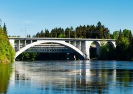Lais Puzzle - Sommerlandschaft mit Brücke und Kymijoki-Fluss in Finnland, Kymenlaakso, Kouvola, Koria - 1.000 Teile
