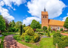 Lais Puzzle - Sankt Johannes Kirche, Bad Zwischenahn, Niedersachsen, Deutschland - 1.000 Teile
