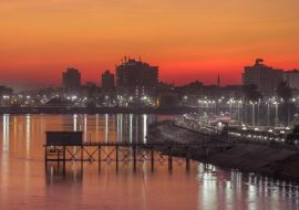 Lais Puzzle - Goldener Sonnenuntergangshimmel über der Stadt Sohag in Ägypten - 1.000 Teile