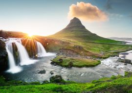 Lais Puzzle - Farbenprächtiger Sonnenaufgang am Wasserfall Kirkjufellsfoss - 1.000 Teile