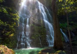 Lais Puzzle - Wunderschöner Takrop-Wasserfall im Khao Ang Rue Nai Wildlife Sanctuary, Provinz Sa Kaeo, Thailand - 1.000 Teile