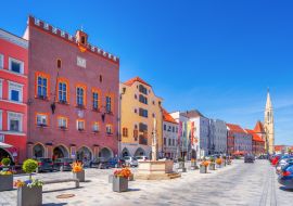 Lais Puzzle - Rathaus, Altstadt, Neuötting, Bayern, Deutschland - 1.000 Teile