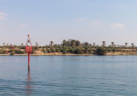 Lais Puzzle - Rotes Leuchtfeuer. Schifffahrtszeichen des Suezkanals. Ismailia, Ägypten - 1.000 Teile