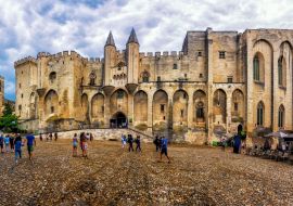 Lais Puzzle - Vor dem Papstpalast in Avignon - 1.000 Teile