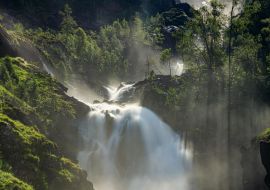 Lais Puzzle - Latefossen Wasserfall Odda Norwegen. Der Latefoss ist ein mächtiger, doppelter Wasserfall - 1.000 Teile