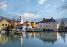 Lais Puzzle - Altstadt von Tapolca in Ungarn mit dem Malom See im Vordergrund - 1.000 Teile