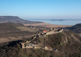 Lais Puzzle - Aussicht auf Burg Szigliget in Ungarn mit dem Balaton im Hintergrund - 1.000 Teile