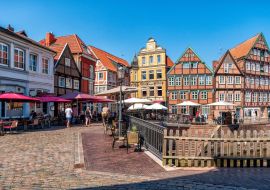 Lais Puzzle - Der Fischmarkt am Hansehafen in Stade in Norddeutschland - 1.000 Teile