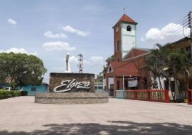 Lais Puzzle - Plaza Elorza und Katholische Kirche Elorza Stadtbezirk Rómulo Gallegos Apure Venezuela - 1.000 Teile