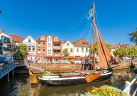 Lais Puzzle - Plattbodenschiff im alten Fleth in Buxtehude - 1.000 Teile