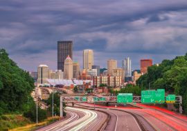 Lais Puzzle - Pittsburgh, Pennsylvania, USA Skyline des Stadtzentrums mit Blick auf Autobahnen - 1.000 Teile