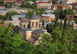 Lais Puzzle - oke orthodoxe Kirche in der Stadt mit Bäumen in Kutaissi, Georgien - 1.000 Teile