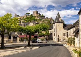 Lais Puzzle - Blick aus dem Zentrum von Turenne zur Burg - 1.000 Teile