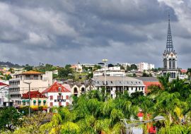 Lais Puzzle - Schönes Stadtbild von Georgetown in Guyana gegen den bewölkten Himmel - 1.000 Teile