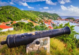 Lais Puzzle - Festungsmauern in Marigot, Saint Martin von Fort Louis in der Karibik - 1.000 Teile