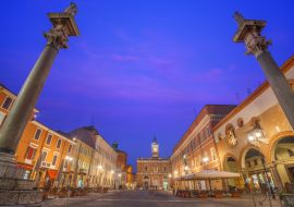Lais Puzzle - Ravenna, Italien an der Piazza del Popolo mit dem Wahrzeichen der Stadt, den venezianischen Säulen - 1.000 Teile