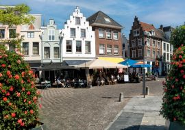 Lais Puzzle - Häuserzeile in der Altstadt von Utrechtin der Korte Minrebroederstraat - 1.000 Teile