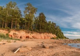 Lais Puzzle - Ezhurgas-Klippen am Ostseestrand in Lettland an einem Sommertag - 1.000 Teile