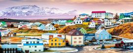 Lais Puzzle - Stykkisholmur - bunte isländische Häuser. Stykkisholmur ist eine Stadt im westlichen Teil von Island, im nördlichen Teil der Halbinsel Saefellsnes - 2.000 Teile
