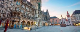 Lais Puzzle - München. Stadtbild des Marienplatzes in München, Deutschland während der blauen Stunde in der Dämmerung - 2.000 Teile
