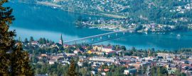 Lais Puzzle - Blick auf die Stadt Lillehammer mit Bergen, Fluss und Gebäuden - 2.000 Teile