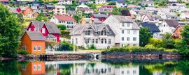 Lais Puzzle - Malerische Sommeransicht des Dorfes Norheimsund, das an der Nordseite des Hardangerfjords liegt. Schöne Morgenszene in Norwegen, Europa. Instagram-Filter getönt - 2.000 Teile