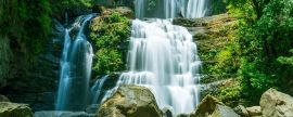 Lais Puzzle - Die spitz zulaufenden Nauyaca-Wasserfälle in Costa Rica, ein majestätischer Kaskadenfall in der Provinz Dominical, Costa Rica - 2.000 Teile