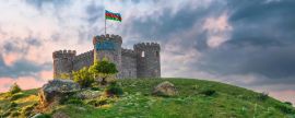 Lais Puzzle - Turm am Eingang zur Stadt Khizi. Aserbaidschan Reisen - 2.000 Teile