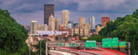 Lais Puzzle - Pittsburgh, Pennsylvania, USA Skyline des Stadtzentrums mit Blick auf Autobahnen - 2.000 Teile