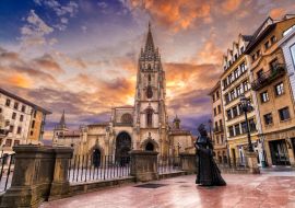 Lais Puzzle - Oviedo, Asturien, antike gotische Kathedrale - 1.000 Teile