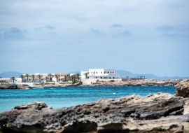 Lais Puzzle - Blick auf den Strand von Es Pujols in Formentera - 1.000 Teile