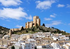 Lais Puzzle - Blick auf die Burg (castillo de los Fajardo) und die Stadt, Velez Blanco, Almeria, Andalusien, Spanien - 1.000 Teile