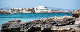 Lais Puzzle - Blick auf den Strand von Es Pujols in Formentera - 2.000 Teile