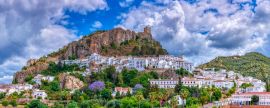 Lais Puzzle - Panoramablick auf Zahara de la Sierra, eines der berühmten weißen Dörfer in der Provinz Cadiz in Spanien - 2.000 Teile