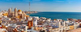 Lais Puzzle - Panoramasicht auf die Dächer der Altstadt und die Kathedrale von Santa Cruz am Morgen vom Turm Tavira in Cadiz, Andalusien, Spanien - 2.000 Teile