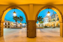 Lais Puzzle - Schöner Stadtplatz in Palos de la Frontera, Huelva, Spanien - 2.000 Teile