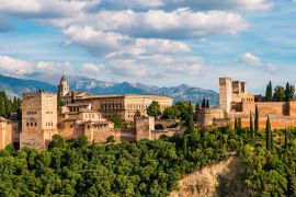 Lais Puzzle - Panoramaaussicht auf die Alhambra mit blauem bewölktem Himmel in Granada. Andalusien, Spanien - 2.000 Teile