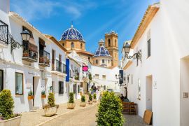 Lais Puzzle - Straße der Altstadt von Altea in Spanien - 2.000 Teile