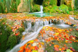 Lais Puzzle - Wasserfall im Entzia-Gebirge, Baskenland - 2.000 Teile