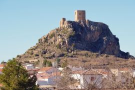 Lais Puzzle - Blick auf die Burg Peñarroya-Pueblonuevo in Córdoba, Andalusien, Spanien - 2.000 Teile
