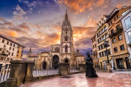 Lais Puzzle - Oviedo, Asturien, antike gotische Kathedrale - 2.000 Teile