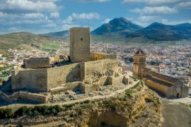 Lais Puzzle - Luftbild des mittelalterlichen Schlosses Alcaudete in Andalusien Spanien - 2.000 Teile