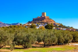 Lais Puzzle - Blick auf die Burg von Alcaudete, Provinz Jaen, Andalusien, Spanien - 2.000 Teile