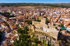 Lais Puzzle - Luftbild des Schlosses Almansa - 2.000 Teile