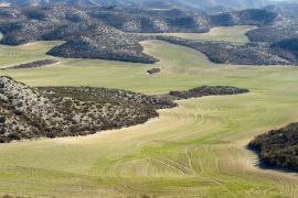 Lais Puzzle - Ackerland zwischen trockenen Hügeln in der Provinz Zaragoza, Aragon in Spanien - 2.000 Teile