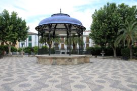 Lais Puzzle - Bandstand Mancha Real Dorf, Sierra de Magina, Andalusien, Provinz Jaen, Spanien - 2.000 Teile